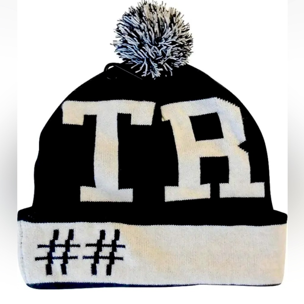 NWTs BEENTRILL Pom Beanie - One Size - Black & White